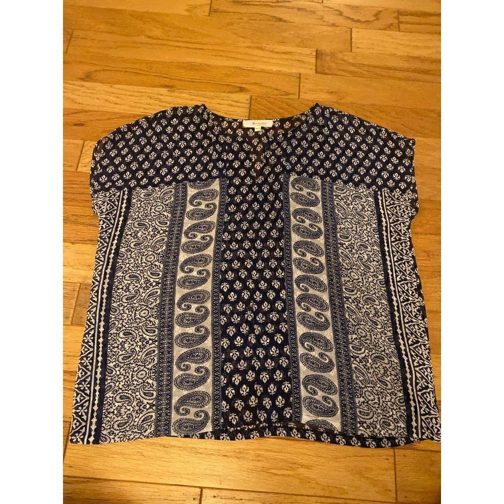 Two by Vince Camuto women's blue patterned sheer cap sleeve blouse size large